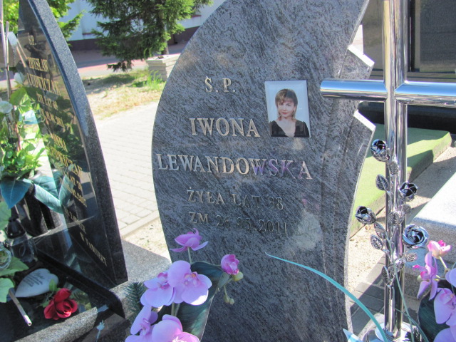 Iwona Lewandowska 1973 Archidiecezja Łódzka - Grobonet - Wyszukiwarka osób pochowanych